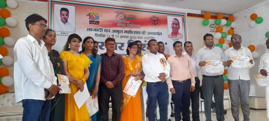 जौनपुर।जलालपुर ब्लाक के तीन विद्यालय व चार शिक्षकों को किया गया सम्मानित