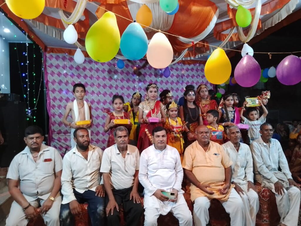 गाजियाबाद मेरठ रोड पर वर्धमान पुरम कॉलोनी मैं जन्माष्टमी का त्यौहार बड़ी ही धूमधाम व हर्षोल्लास के साथ मनाया गया