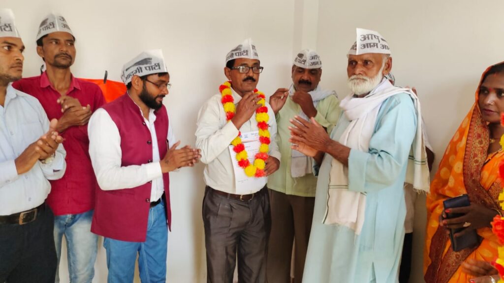 जौनपुर।महंगाई आंदोलन एवं तिरंगा संकल्प यात्रा को लेकर हुई बैठक