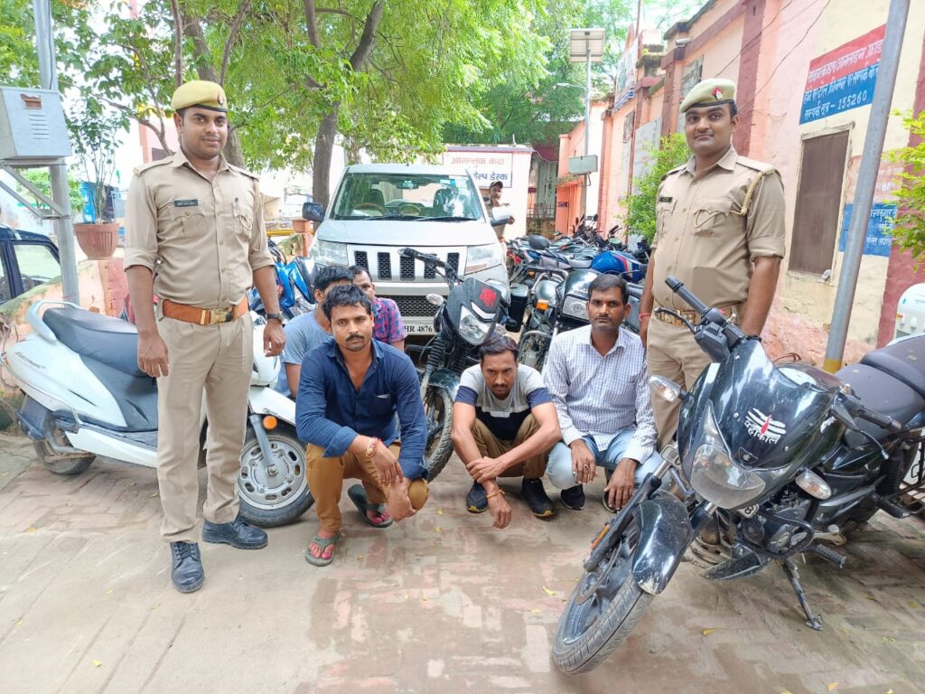 जौनपुर।जलालपुर पुलिस ने सोमवार को फर्जी फाइनेंसर बनकर गाड़ियां उठाने वाले गिरोह का पर्दाफाश कर पांच लोगों को किया गिरफ्तार