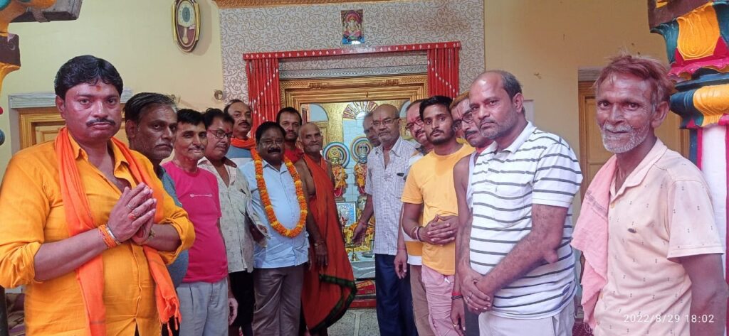 जौनपुर।संतोष गुप्ता बने लक्ष्मण बाग मंदिर मुंगराबादशाहपुर के अध्यक्ष,  बैठक में मंदिर की नई कार्यकारिणी की हुई घोषणा