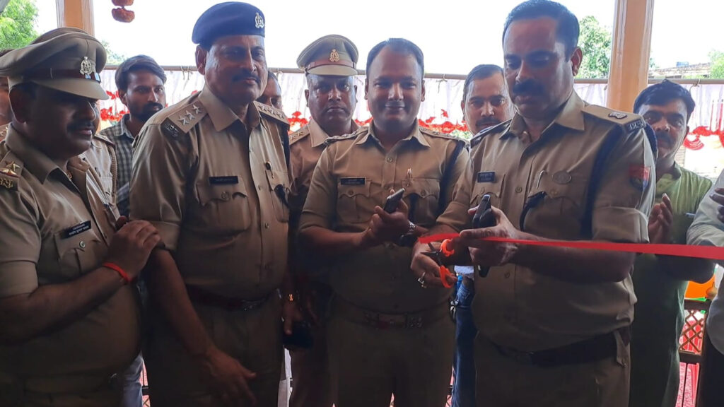 जौनपुर। एसपी ग्रामीण शैलेंद्र कुमार सिंह ने 29 वां थाना के रूप में फीता काटकर किया तेजी बाजार थाना का उद्घाटन, जुड़े हैं 92 गांव