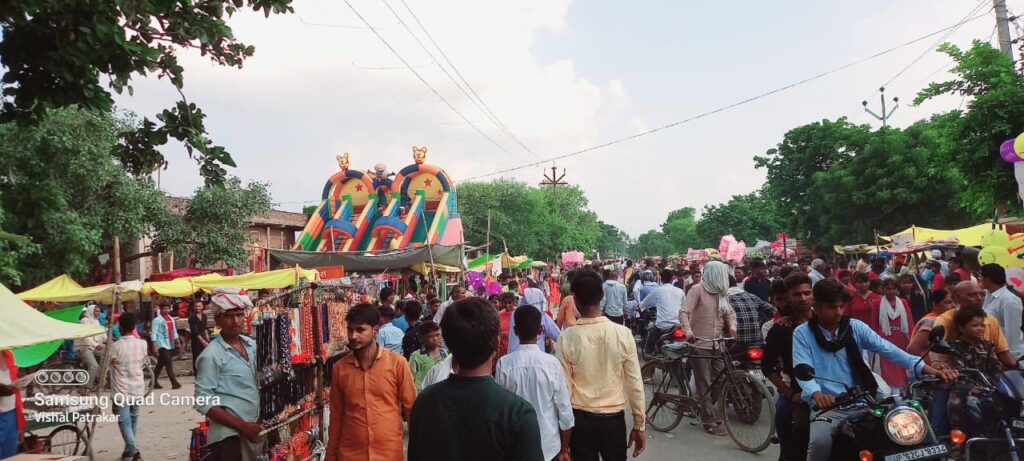 जौनपुर।भादो छठ मेले के सूरजकुंड तालाब की ऐसी मान्यता है स्नान करने से चर्म रोग से ग्रसित लोगों बीमारी से मुक्ति मिलती है और मनोकामना पूर्ण होती है