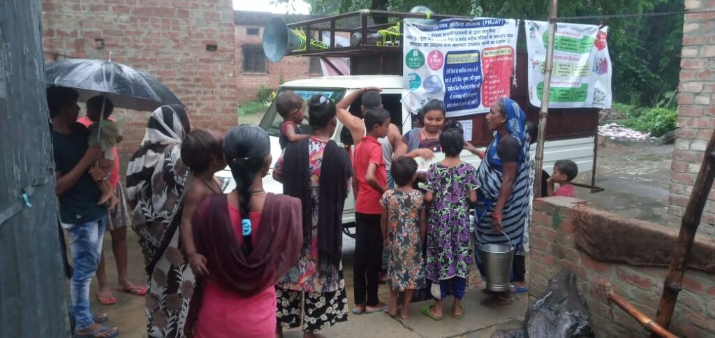 जौनपुर।आयुष्मान कार्ड बनाने के लिए निकाला गया जागरूकता रैली