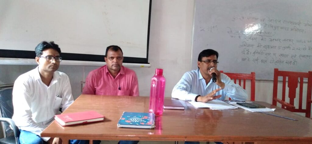 जौनपुर।जलालपुर बीआरसी पर समस्त प्रधानाध्यापकों की हुई बैठक