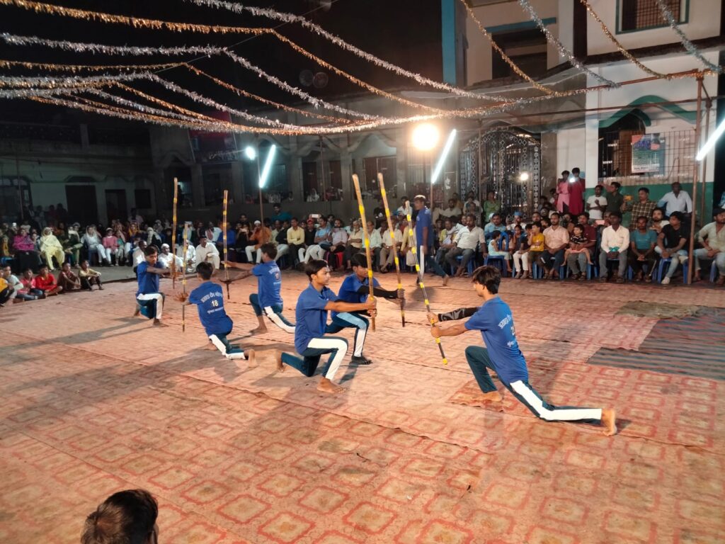 जौनपुर।अखाड़ों के बेहतरीन प्रदर्शन ने लोगो का मन मोहा