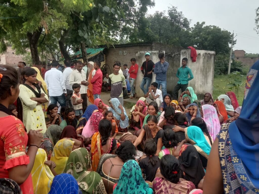 जौनपुर।फांसी के फंदे पर झूलकर युवक ने की आत्महत्या ,बरसठी थाना क्षेत्र का मामला