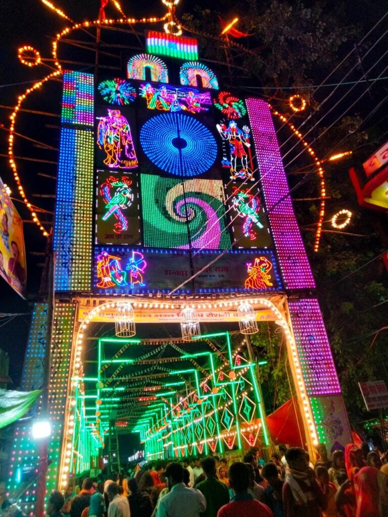 जौनपुर:पूरी शानो-शौकत के साथ सम्पन्न हुआ मुंगराबादशाहपुर का दो दिवसीय भरत मिलाप दूल्हन की तरह सजा नगर, उमड़ी दर्शकों की अपार भीड़