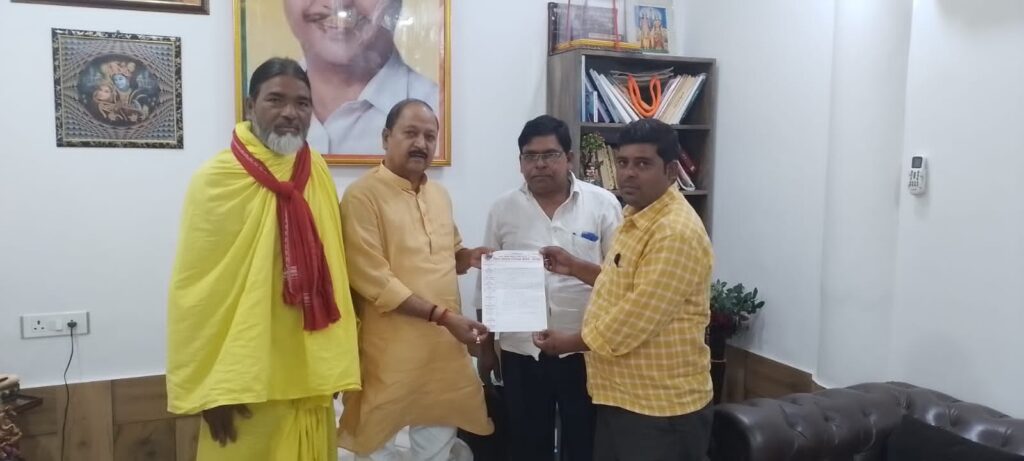 जौनपुर:जिला अपराध निरोधक कमेटी की टीम ने सांसद से की मुलाकात