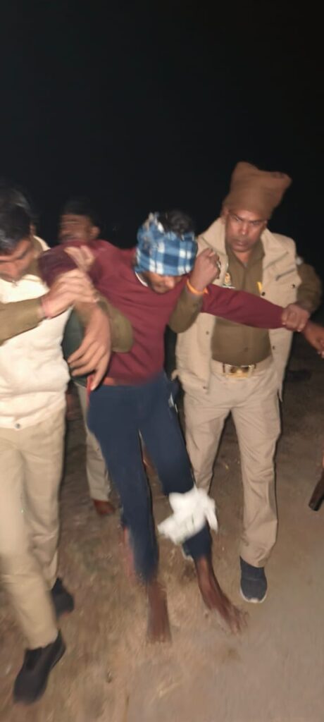 Jaunpur:पुलिस और शातिर अन्तर्जनपदीय गैंगेस्टर के बीच मुठभेड़,  बदमाश के पैर में लगी गोली, हालत गंभीर, वाराणसी रेफर