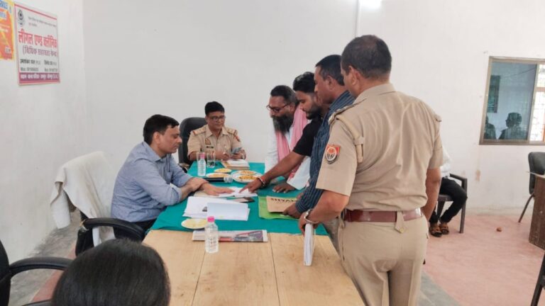 Jaunpur : रामपुर थाना परिसर में थाना समाधान दिवस का आयोजन