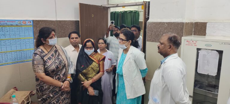 महिला आयोग की अध्यक्ष डॉ. बबीता सिंह चौहान का जौनपुर में औचक निरीक्षण — अस्पताल में सुविधाओं का लिया जायजा, जेल में महिला बंदियों से की मुलाकात