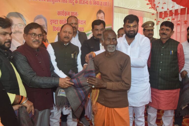 समाजसेवी आशुतोष सिंह चिंटू ने जन्मदिन पर किया कंबल वितरण, हजारों ग्रामीणों के चेहरे खिले