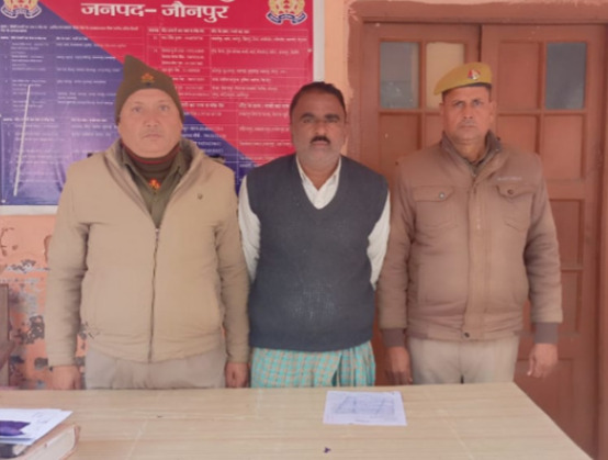 पुलिस ने पिकप चोरी के वांछित, अन्तर्जनपदीय कुख्यात गौ-तस्कर को किया गिरफ्तार