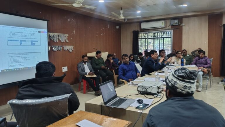 रामपुर विकास खंड सभागार में बीएलओ व सुपरवाइजरों को मिला निर्वाचन प्रशिक्षण