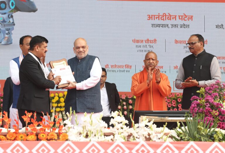 उत्तर प्रदेश दिवस के अवसर पर मुख्यमंत्री युवा उद्यमी विकास अभियान में उत्कृष्ट प्रदर्शन पर जौनपुर को मिला सम्मान