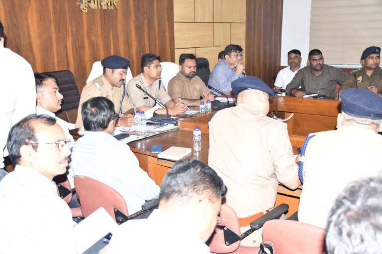 कुशीनगर में दरोगा भर्ती परीक्षा को लेकर सख्त सुरक्षा, फिंगरप्रिंट और रेटिना मिलान के बाद ही एंट्री